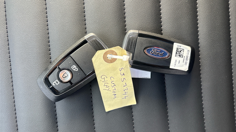 Ford Tourneo Custom 320 L2 Diesel Fwd 2.0 EcoBlue 136ps H1 Titanium 8 seater Auto